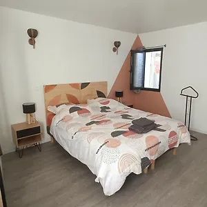  Hébergement de vacances Charmante Maison De Les 2b46 France